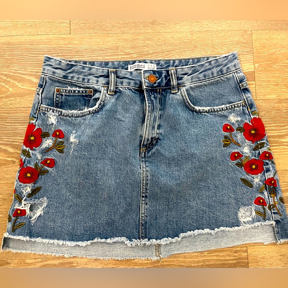 Zara Floral Embroidered Denim Skirt Sz L